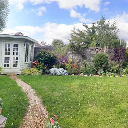 Double Bedroom With Private Toilet And Shower, Easy To Center * Dublin