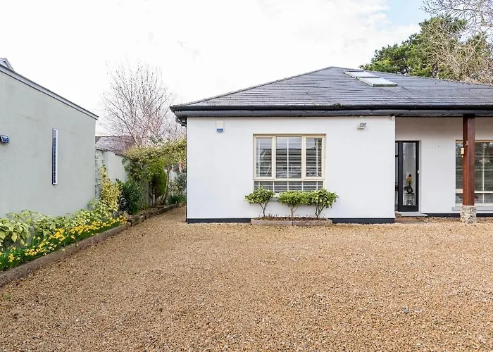 Double Bedroom With Private Toilet And Shower, Easy To Center * Dublin