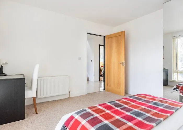 Double Bedroom With Private Toilet And Shower, Easy To Center Homestay szállás *