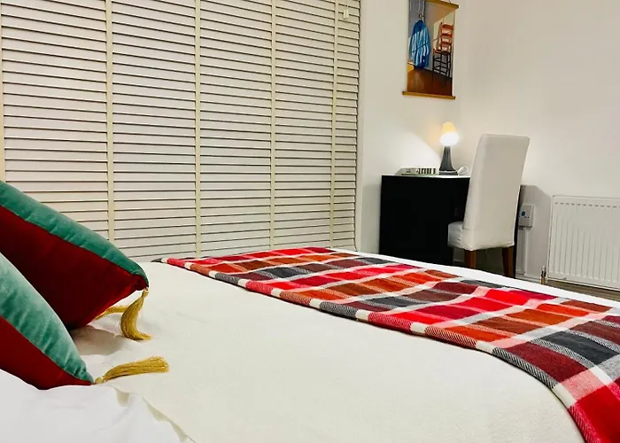 Homestay szállás Double Bedroom With Private Toilet And Shower, Easy To Center Dublin