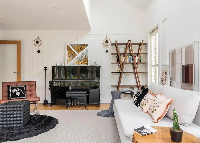 Double Bedroom With Private Toilet And Shower, Easy To Center Dublin