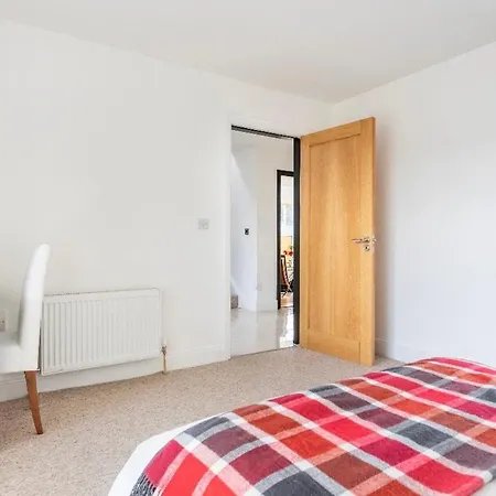 Double Bedroom With Private Toilet And Shower, Easy To Center Privat bolig *